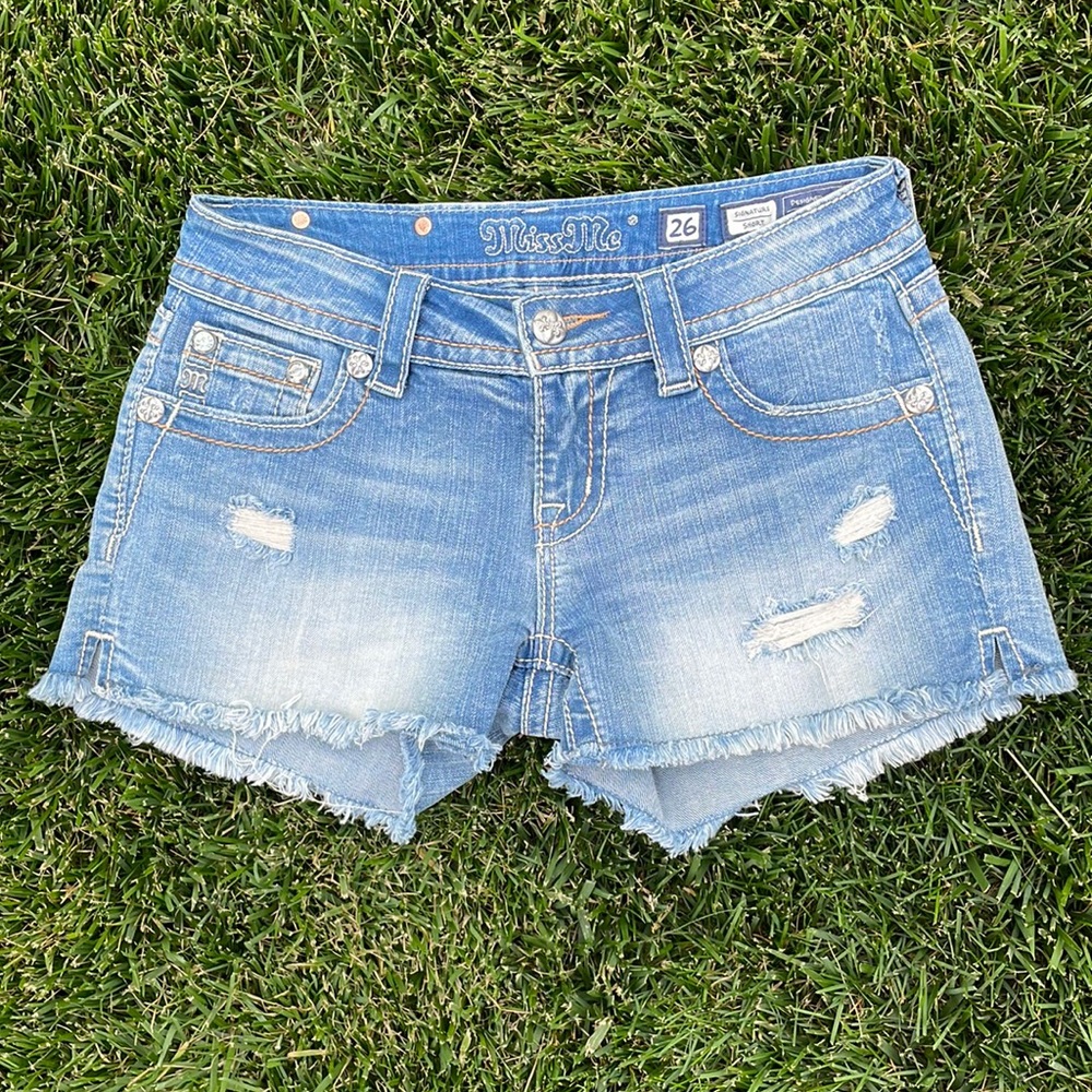 Miss Me signature short size 26, 10” from waist to bottom of short